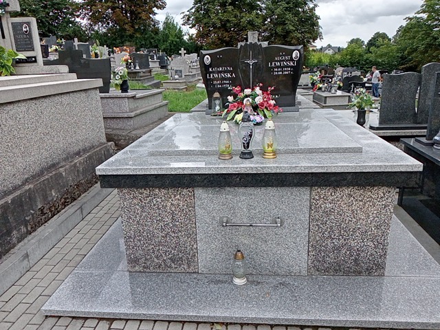 Grób August Lewinski
